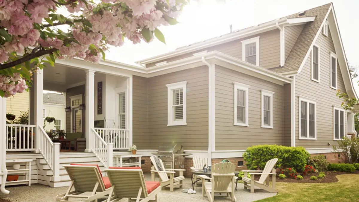 A Kansas City home with new, replacement siding by All-Weather Windows, Doors & Siding.